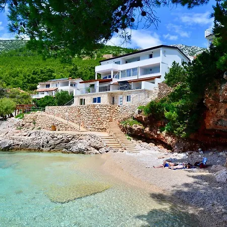 Petarcica アパート ザヴァラ