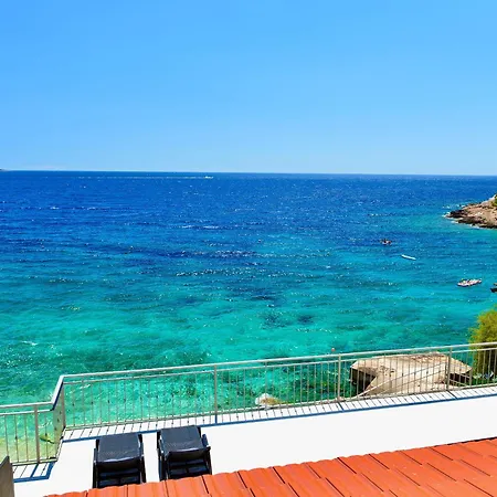 アパート Petarcica ザヴァラ