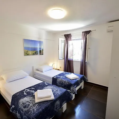 アパート Petarcica ザヴァラ