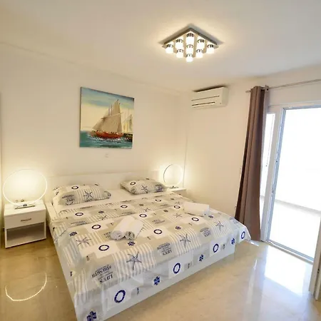 アパート Petarcica ザヴァラ