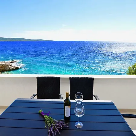 Petarcica アパート ザヴァラ